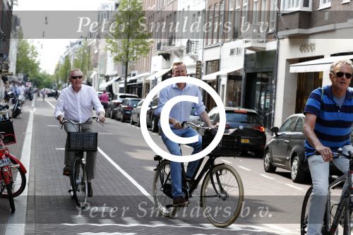 Amsterdam 11 mei 2016
Andre v Duin met Partner Martin fietsend door Amsterdam.