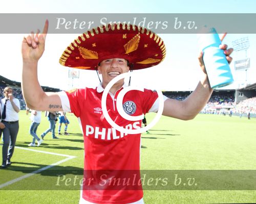 Zondag, 8 Mei 2016 PSV Landskampioen Seizoen 2015/2016
Maandag 9 Mei 2016 Huldinging op de platte kar