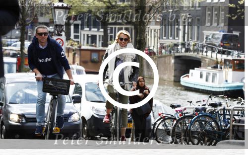 Amsterdam 19 april 2016
Anouk Smulders en Tom Sebastian op de fiets in Amsterdam.