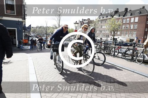 Amsterdam 19 april 2016
Anouk Smulders en Tom Sebastian op de fiets in Amsterdam.
