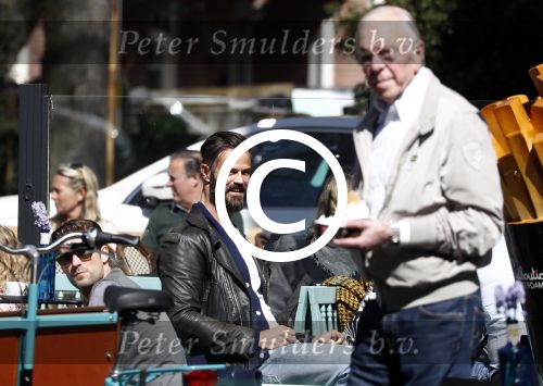 Amsterdam 21 april 2016
Arie Boomsma met vrienden op een terras.