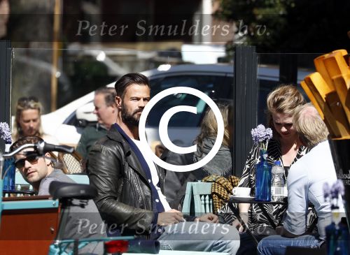 Amsterdam 21 april 2016
Arie Boomsma met vrienden op een terras.