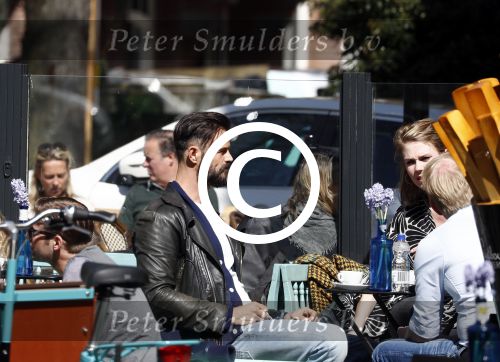 Amsterdam 21 april 2016
Arie Boomsma met vrienden op een terras.