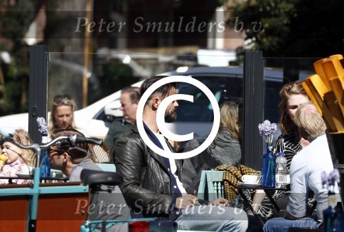Amsterdam 21 april 2016
Arie Boomsma met vrienden op een terras.