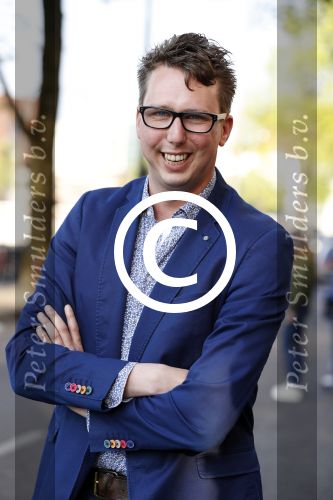 Amsterdam 17 mei 2016 
Surprise feestje voor Frank Sanders voor zijn 70e verjaardag in de kleine komedie.
Arijan v Bavel ( Adje) met zijn vader