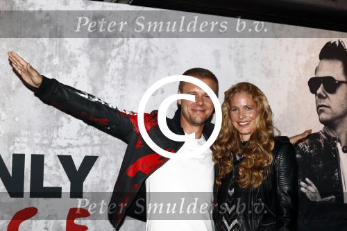 Amsterdam 6 mei 2016
Wereldpremiere van Armin v Buuren, Armin Only Embrace in het ziggo dome.
Armin kwam met zijn vrouw over de rode loper binnen.