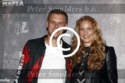 Amsterdam 6 mei 2016
Wereldpremiere van Armin v Buuren, Armin Only Embrace in het ziggo dome.
Armin kwam met zijn vrouw over de rode loper binnen.