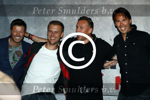 Amsterdam 6 mei 2016
Wereldpremiere van Armin v Buuren, Armin Only Embrace in het ziggo dome.
Armin kwam met zijn vrouw over de rode loper binnen. Armin met zijn management team vlnr Maykel Piron David Lewis en Allan Hardenberg.