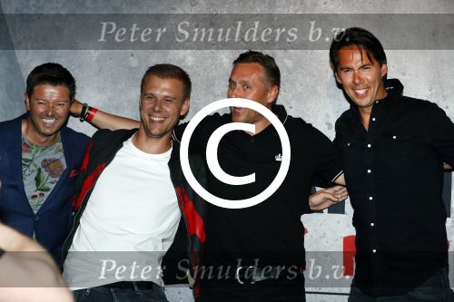 Amsterdam 6 mei 2016
Wereldpremiere van Armin v Buuren, Armin Only Embrace in het ziggo dome.
Armin kwam met zijn vrouw over de rode loper binnen. Armin met zijn management team vlnr Maykel Piron David Lewis en Allan Hardenberg.