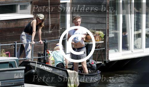 Amsterdam 7 mei 2016 
Barry Atsma en Noortje Herlaar gaan varen samen met Barry zijn kinderen. Ze varen vanaf haar woonboot de amstel op.