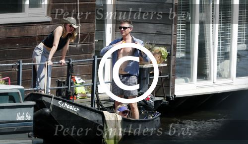 Amsterdam 7 mei 2016 
Barry Atsma en Noortje Herlaar gaan varen samen met Barry zijn kinderen. Ze varen vanaf haar woonboot de amstel op.