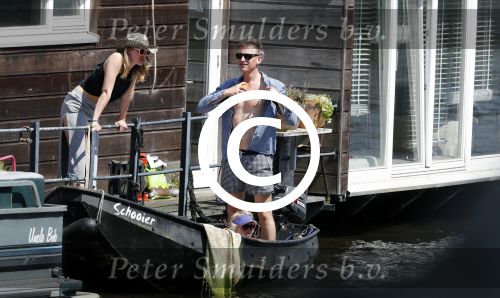 Amsterdam 7 mei 2016 
Barry Atsma en Noortje Herlaar gaan varen samen met Barry zijn kinderen. Ze varen vanaf haar woonboot de amstel op.