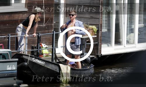 Amsterdam 7 mei 2016 
Barry Atsma en Noortje Herlaar gaan varen samen met Barry zijn kinderen. Ze varen vanaf haar woonboot de amstel op.