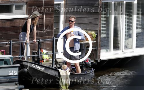 Amsterdam 7 mei 2016 
Barry Atsma en Noortje Herlaar gaan varen samen met Barry zijn kinderen. Ze varen vanaf haar woonboot de amstel op.