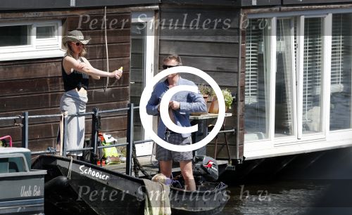 Amsterdam 7 mei 2016 
Barry Atsma en Noortje Herlaar gaan varen samen met Barry zijn kinderen. Ze varen vanaf haar woonboot de amstel op.