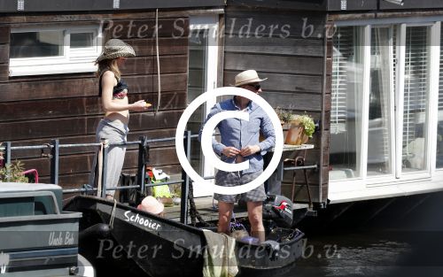 Amsterdam 7 mei 2016 
Barry Atsma en Noortje Herlaar gaan varen samen met Barry zijn kinderen. Ze varen vanaf haar woonboot de amstel op.