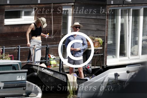 Amsterdam 7 mei 2016 
Barry Atsma en Noortje Herlaar gaan varen samen met Barry zijn kinderen. Ze varen vanaf haar woonboot de amstel op.