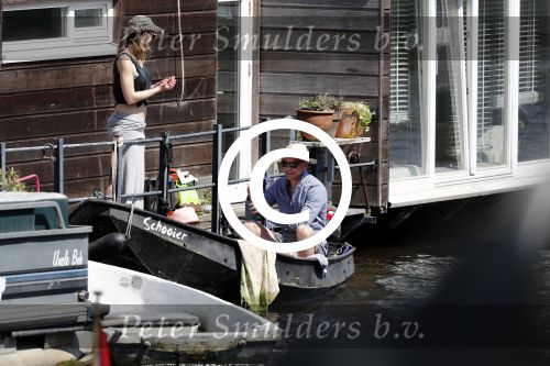 Amsterdam 7 mei 2016 
Barry Atsma en Noortje Herlaar gaan varen samen met Barry zijn kinderen. Ze varen vanaf haar woonboot de amstel op.
