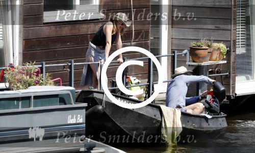 Amsterdam 7 mei 2016 
Barry Atsma en Noortje Herlaar gaan varen samen met Barry zijn kinderen. Ze varen vanaf haar woonboot de amstel op.