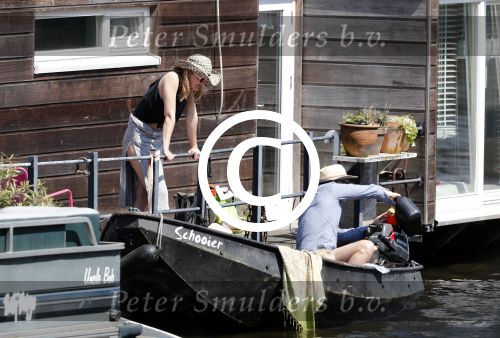 Amsterdam 7 mei 2016 
Barry Atsma en Noortje Herlaar gaan varen samen met Barry zijn kinderen. Ze varen vanaf haar woonboot de amstel op.