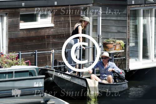 Amsterdam 7 mei 2016 
Barry Atsma en Noortje Herlaar gaan varen samen met Barry zijn kinderen. Ze varen vanaf haar woonboot de amstel op.