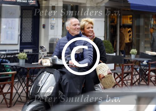 Amsterdam 23 april 2016 
Caroline Tensen met haar man Ernst Jan Smids op vespa scooter op de pc hooftstraat.