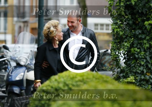 Amsterdam 22 april 2016 
Connie Breukhoven met vriend Eugene v Dun op de cornelis schuytstraat