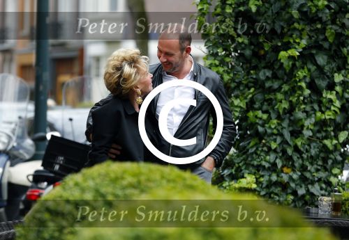 Amsterdam 22 april 2016 
Connie Breukhoven met vriend Eugene v Dun op de cornelis schuytstraat