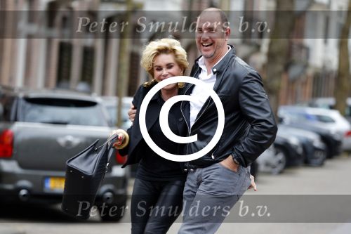 Amsterdam 22 april 2016 
Connie Breukhoven met vriend Eugene v Dun op de cornelis schuytstraat