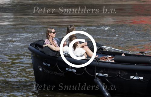 Amsterdam 7 mei 2016 
Rob Witschge en zijn vrouw Barbara aan het varen met Johnny en Danielle van t schip en hun dochter.