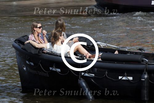 Amsterdam 7 mei 2016 
Rob Witschge en zijn vrouw Barbara aan het varen met Johnny en Danielle van t schip en hun dochter.