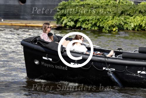Amsterdam 7 mei 2016 
Rob Witschge en zijn vrouw Barbara aan het varen met Johnny en Danielle van t schip en hun dochter.
