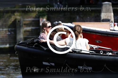 Amsterdam 7 mei 2016 
Rob Witschge en zijn vrouw Barbara aan het varen met Johnny en Danielle van t schip en hun dochter.