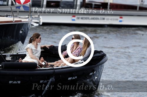 Amsterdam 7 mei 2016 
Rob Witschge en zijn vrouw Barbara aan het varen met Johnny en Danielle van t schip en hun dochter.