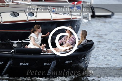 Amsterdam 7 mei 2016 
Rob Witschge en zijn vrouw Barbara aan het varen met Johnny en Danielle van t schip en hun dochter.