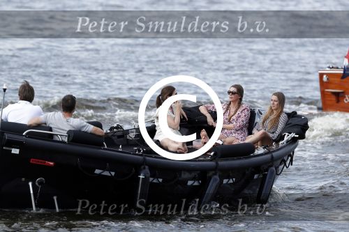 Amsterdam 7 mei 2016 
Rob Witschge en zijn vrouw Barbara aan het varen met Johnny en Danielle van t schip en hun dochter.