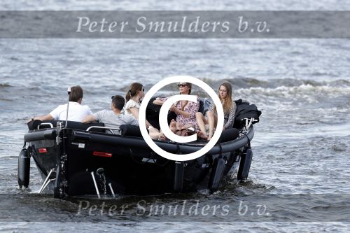 Amsterdam 7 mei 2016 
Rob Witschge en zijn vrouw Barbara aan het varen met Johnny en Danielle van t schip en hun dochter.