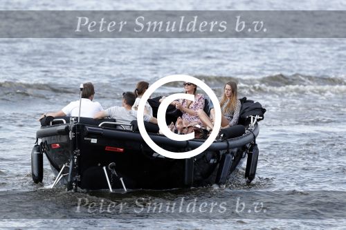 Amsterdam 7 mei 2016 
Rob Witschge en zijn vrouw Barbara aan het varen met Johnny en Danielle van t schip en hun dochter.