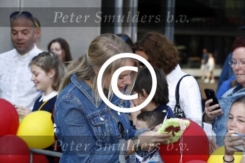 Amsterdam 7 mei 2016
Premiere Angry birds in pathe arena met oa de nederlandse stemmencast , Enzo Knol Ruben Nicolai Murth Mossel Eddy Zoe en Robin Martens. Enzo met vriendin Dee