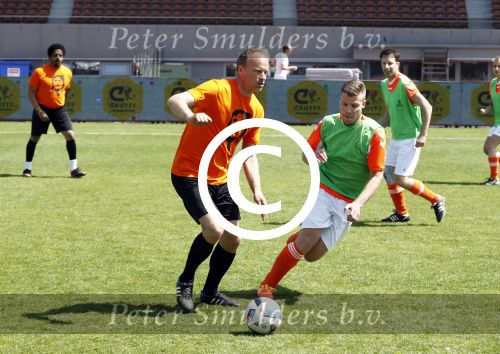 Amsterdam 13 mei 2016
Sportdag van de Johan Cruijff foundation in het olymoisch stadion met oa Johnny Heitinga Dennis Bergkamp Peter Heerschop Vigo Waas Sjaak Swart Kenneth Perez Evelyne de Bruin en Raoul Heertje.