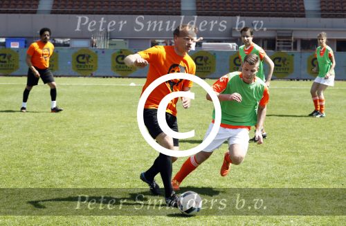 Amsterdam 13 mei 2016
Sportdag van de Johan Cruijff foundation in het olymoisch stadion met oa Johnny Heitinga Dennis Bergkamp Peter Heerschop Vigo Waas Sjaak Swart Kenneth Perez Evelyne de Bruin en Raoul Heertje.