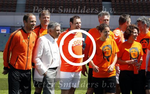 Amsterdam 13 mei 2016
Sportdag van de Johan Cruijff foundation in het olymoisch stadion met oa Johnny Heitinga Dennis Bergkamp Peter Heerschop Vigo Waas Sjaak Swart Kenneth Perez Evelyne de Bruin en Raoul Heertje.