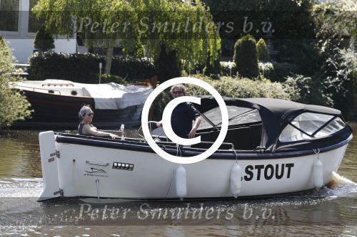 Amsterdam 9 mei 2016 
Dirk en Suus Zeelenberg eerst lunchen bij de harbour club en daarna varen door de grachten met hun boot/sloep