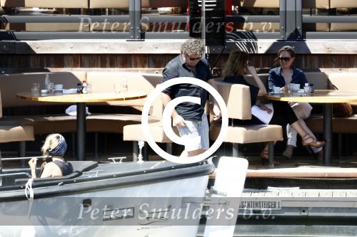 Amsterdam 9 mei 2016 
Dirk en Suus Zeelenberg eerst lunchen bij de harbour club en daarna varen door de grachten met hun boot/sloep