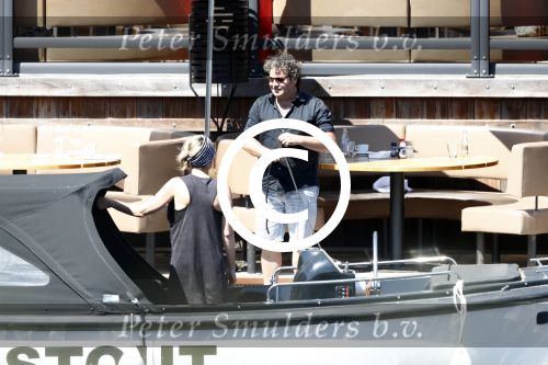 Amsterdam 9 mei 2016 
Dirk en Suus Zeelenberg eerst lunchen bij de harbour club en daarna varen door de grachten met hun boot/sloep