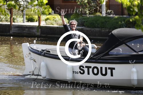 Amsterdam 9 mei 2016 
Dirk en Suus Zeelenberg eerst lunchen bij de harbour club en daarna varen door de grachten met hun boot/sloep