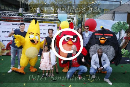 Amsterdam 7 mei 2016
Premiere Angry birds in pathe arena met oa de nederlandse stemmencast , Enzo Knol Ruben Nicolai Murth Mossel Eddy Zoe en Robin Martens. Eddy met dochters