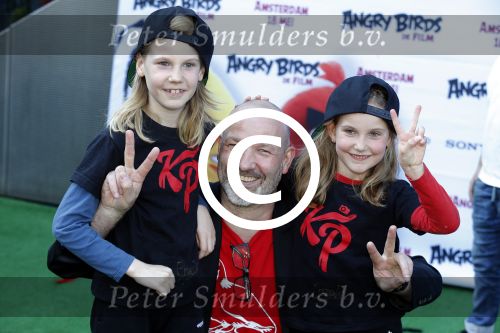 Amsterdam 7 mei 2016
Premiere Angry birds in pathe arena met oa de nederlandse stemmencast , Enzo Knol Ruben Nicolai Murth Mossel Eddy Zoe en Robin Martens. Eddy met dochters