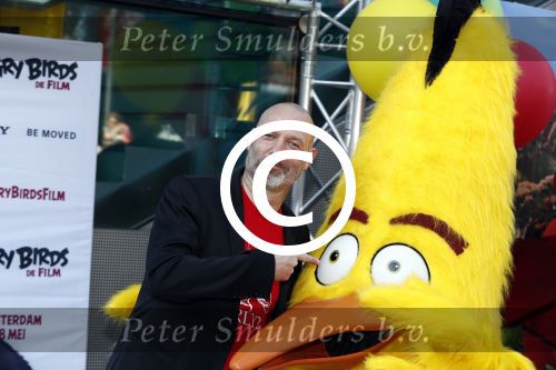Amsterdam 7 mei 2016
Premiere Angry birds in pathe arena met oa de nederlandse stemmencast , Enzo Knol Ruben Nicolai Murth Mossel Eddy Zoe en Robin Martens. Eddy met dochters