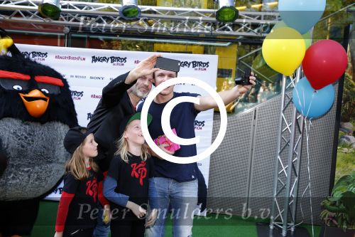 Amsterdam 7 mei 2016
Premiere Angry birds in pathe arena met oa de nederlandse stemmencast , Enzo Knol Ruben Nicolai Murth Mossel Eddy Zoe en Robin Martens.